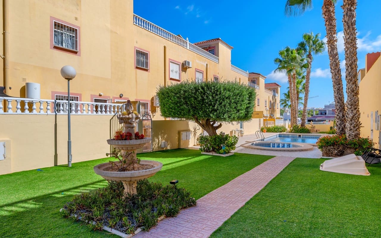 3 Zimmer Apartment zu verkaufen in San Miguel de Salinas mit Pool - 199.000 € (Ref: 9270255)