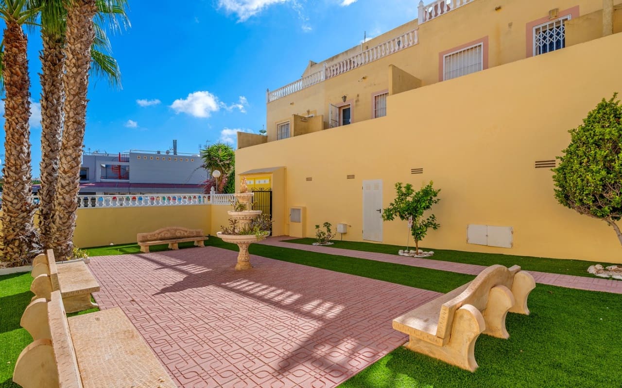 3 Zimmer Apartment zu verkaufen in San Miguel de Salinas mit Pool - 199.000 € (Ref: 9270255)