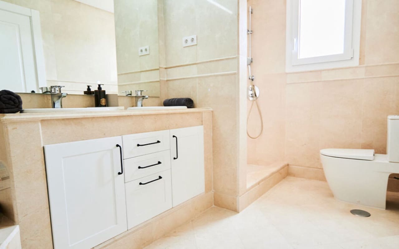 2 sypialnia Penthouse na sprzedaż w Marbella z basenem - 571 500 € (Ref: 9273096)