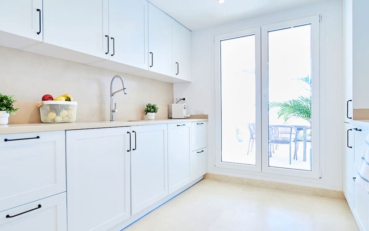 2 sypialnia Penthouse na sprzedaż w Marbella z basenem - 571 500 € (Ref: 9273096)