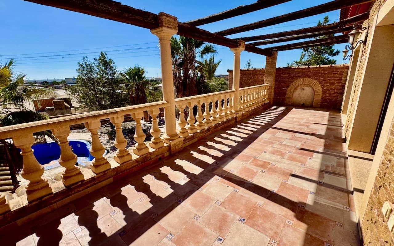 4 bedroom Finca/Country House for sale in Los Montesinos with pool - € 780,000 (Ref: 9282609)