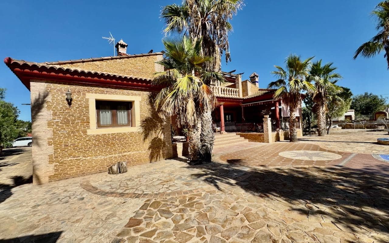 4 bedroom Finca/Country House for sale in Los Montesinos with pool - € 780,000 (Ref: 9282609)