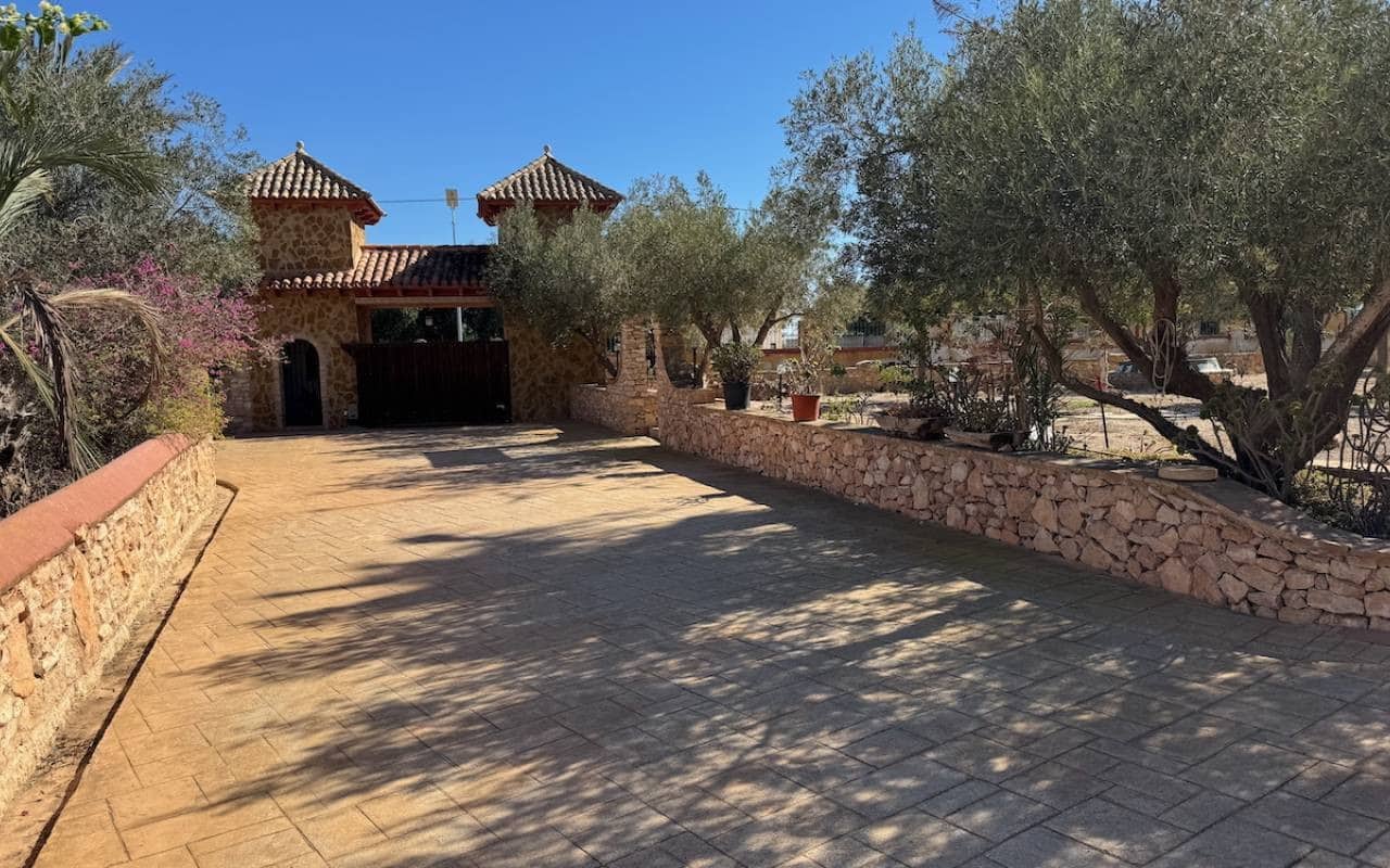 4 bedroom Finca/Country House for sale in Los Montesinos with pool - € 780,000 (Ref: 9282609)