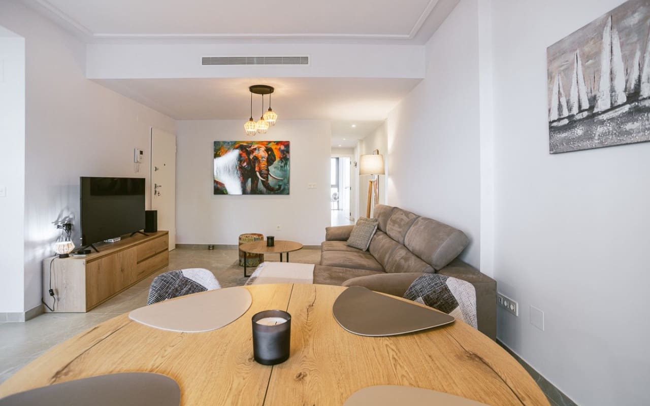 Apartamento de 2 habitaciones en Torrevieja en venta con piscina - 279.000 € (Ref: 9292323)