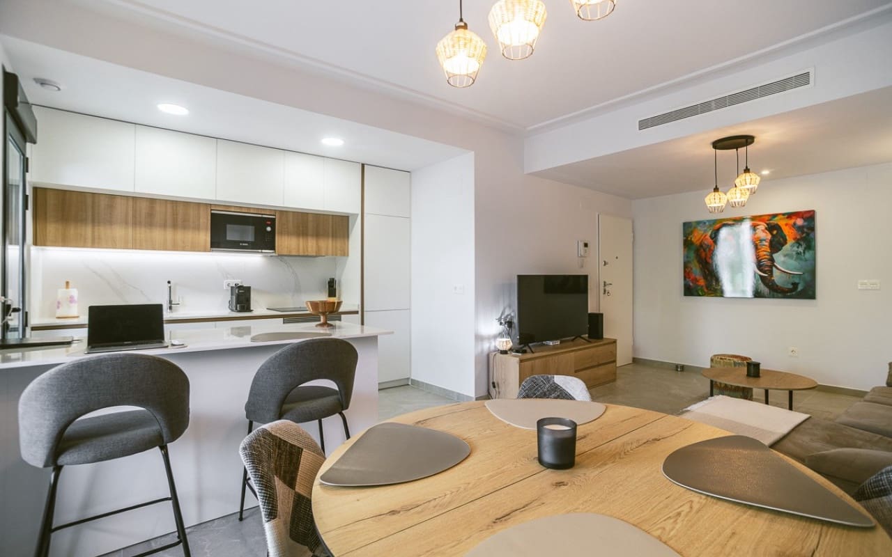 Apartamento de 2 habitaciones en Torrevieja en venta con piscina - 279.000 € (Ref: 9292323)