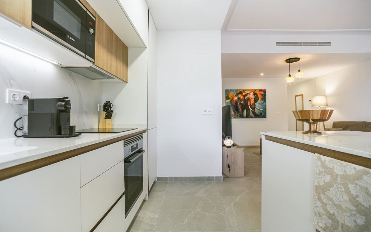 Apartamento de 2 habitaciones en Torrevieja en venta con piscina - 279.000 € (Ref: 9292323)