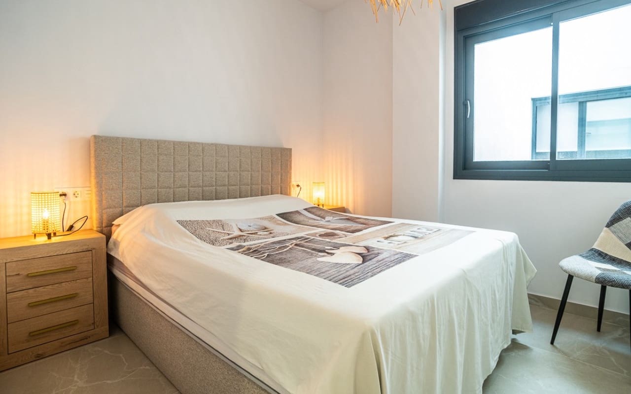 Apartamento de 2 habitaciones en Torrevieja en venta con piscina - 279.000 € (Ref: 9292323)