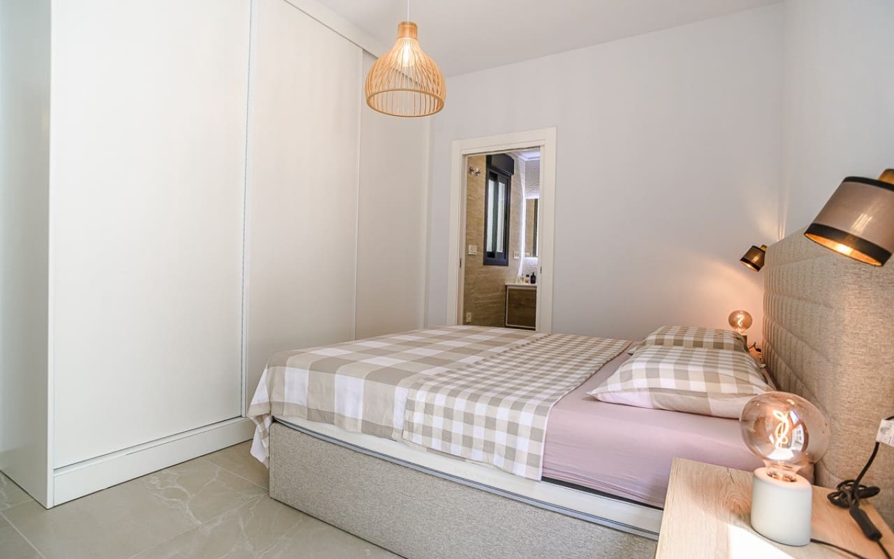 Apartamento de 2 habitaciones en Torrevieja en venta con piscina - 279.000 € (Ref: 9292323)