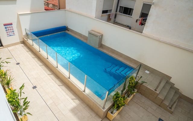 Apartamento de 2 habitaciones en Las Piscinas Naturales, Torrevieja en venta con piscina - 279.000 € (Ref: 9292323)
