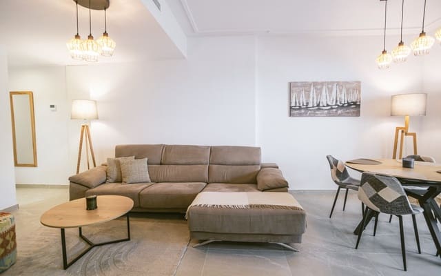 Apartamento de 2 habitaciones en Las Piscinas Naturales, Torrevieja en venta con piscina - 279.000 € (Ref: 9292323)