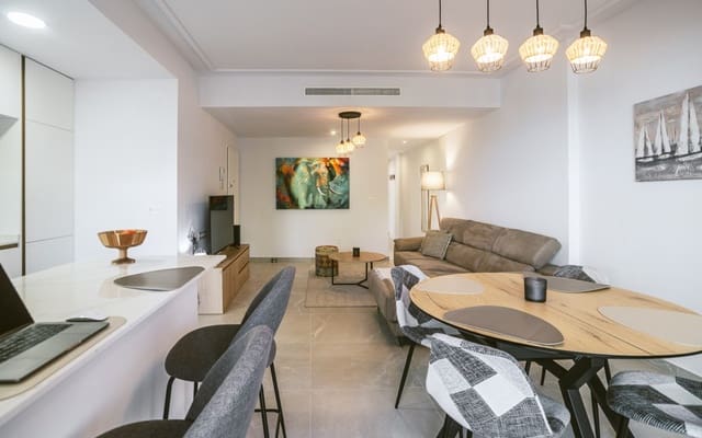 Apartamento de 2 habitaciones en Las Piscinas Naturales, Torrevieja en venta con piscina - 279.000 € (Ref: 9292323)