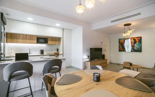 Apartamento de 2 habitaciones en Las Piscinas Naturales, Torrevieja en venta con piscina - 279.000 € (Ref: 9292323)