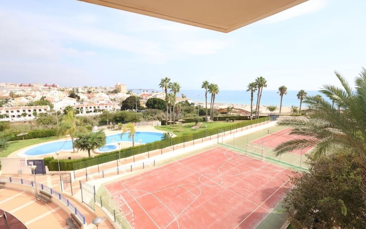 3 makuuhuone Kattohuoneisto myytävänä paikassa Pilar de la Horadada mukana uima-altaan - 560 000 € (Ref: 9304661)