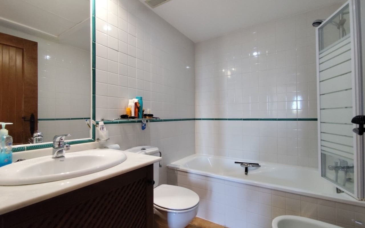 2 slaapkamer Penthouse te koop in Punta Prima met zwembad - € 299.900 (Ref: 9304685)