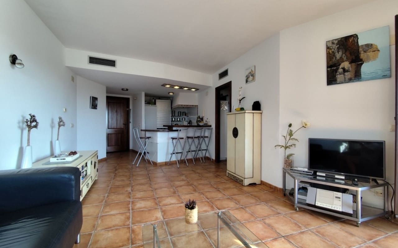2 slaapkamer Penthouse te koop in Punta Prima met zwembad - € 299.900 (Ref: 9304685)