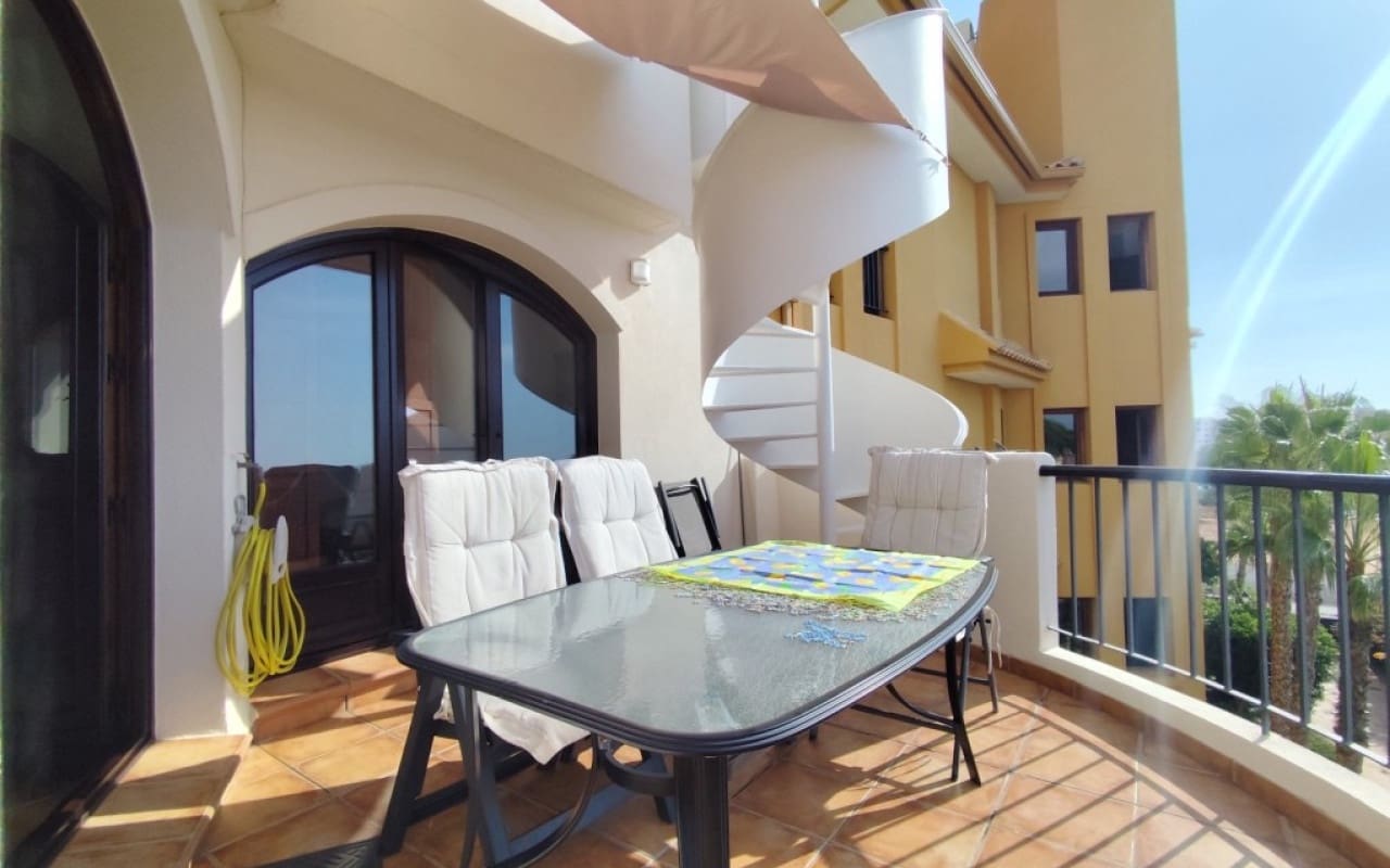 2 slaapkamer Penthouse te koop in Punta Prima met zwembad - € 299.900 (Ref: 9304685)