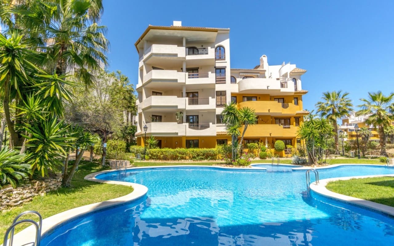 2 slaapkamer Penthouse te koop in Punta Prima met zwembad - € 299.900 (Ref: 9304685)