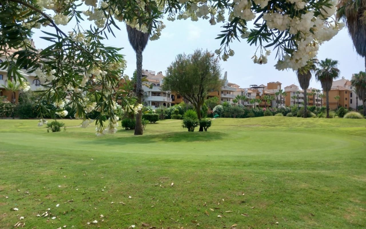 2 slaapkamer Penthouse te koop in Punta Prima met zwembad - € 299.900 (Ref: 9304685)