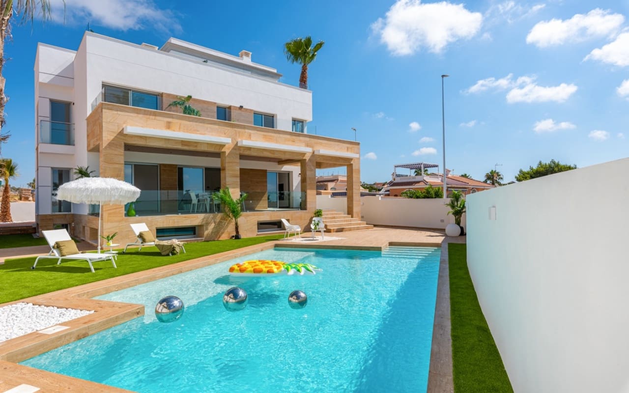 4 Zimmer Villa zu verkaufen in Ciudad Quesada - 821.910 € (Ref: 9325474)