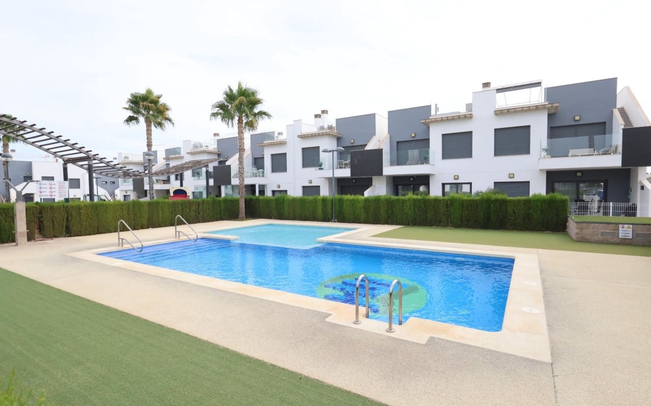 2 bedroom Townhouse for sale in Pilar de la Horadada with pool - € 225,000 (Ref: 9331298)