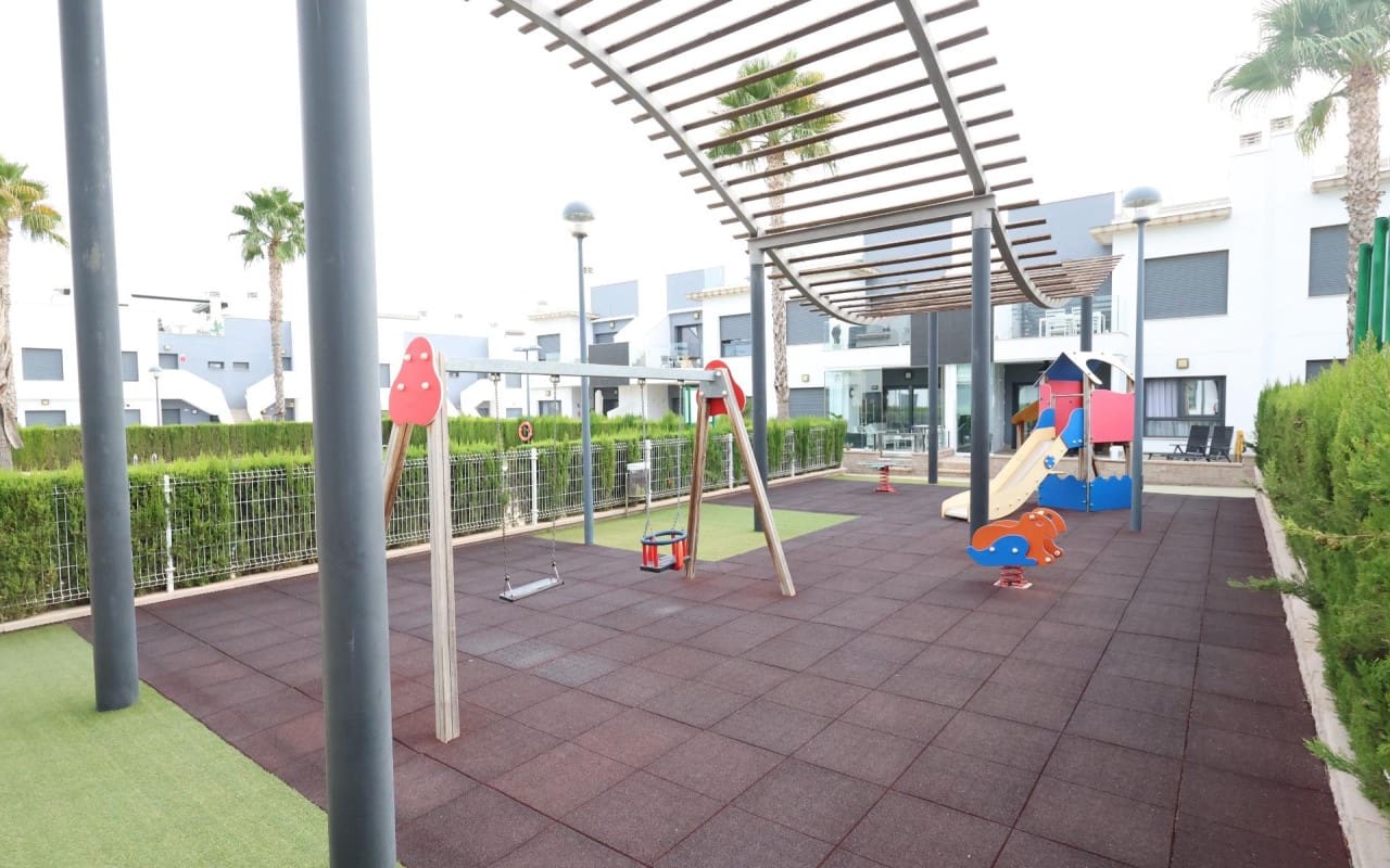 2 bedroom Townhouse for sale in Pilar de la Horadada with pool - € 225,000 (Ref: 9331298)