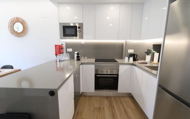 Apartamento de 2 habitaciones en Villamartin, Orihuela en venta - 270.000 € (Ref: 9331302)