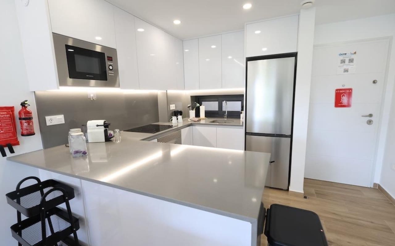 Apartamento de 2 habitaciones en Villamartin en venta - 270.000 € (Ref: 9331302)