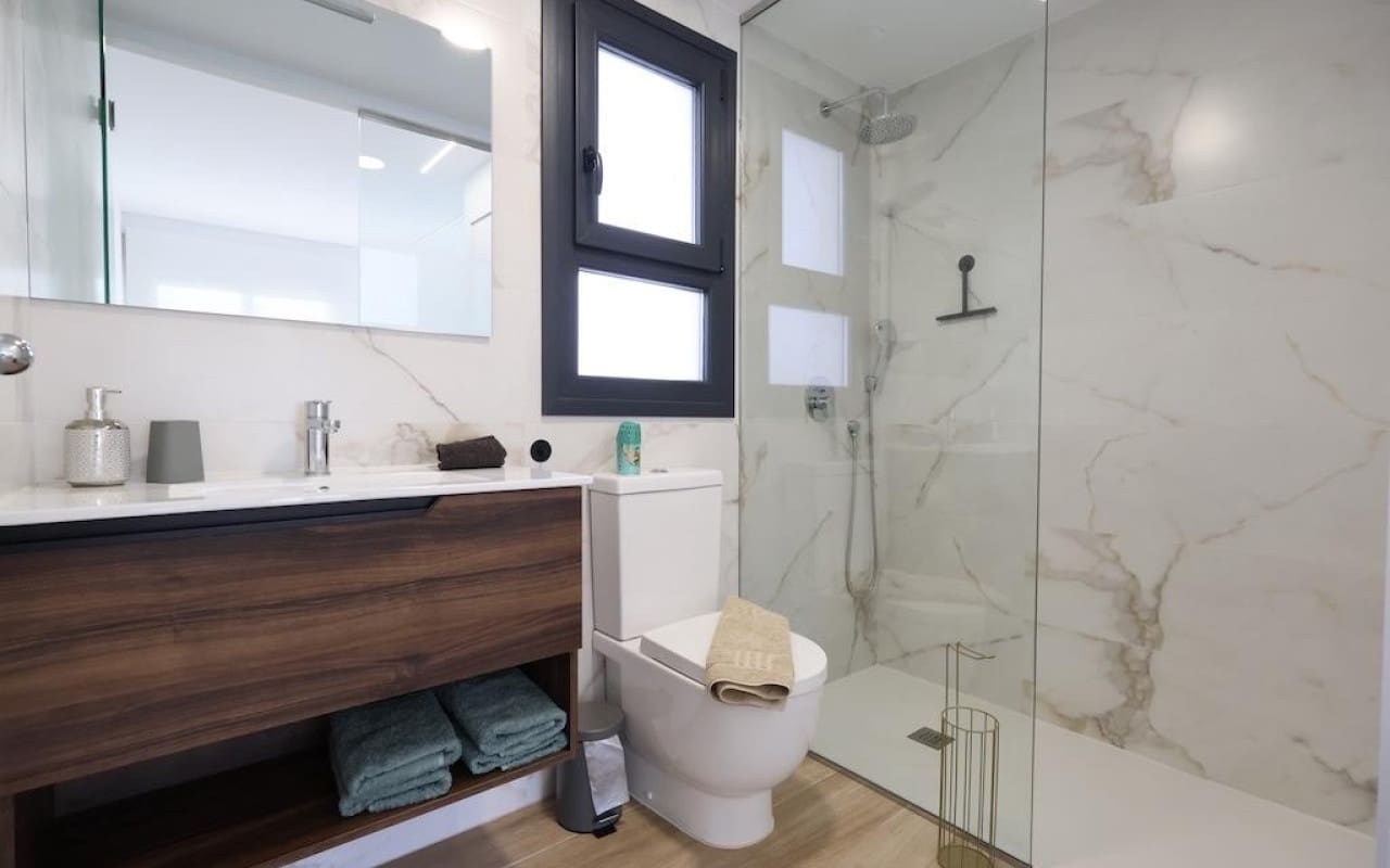 Apartamento de 2 habitaciones en Villamartin en venta - 270.000 € (Ref: 9331302)