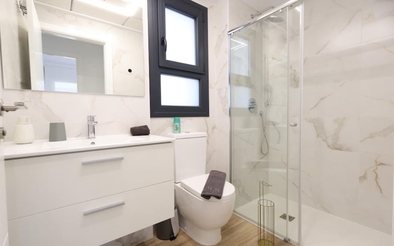 Apartamento de 2 habitaciones en Villamartin en venta - 270.000 € (Ref: 9331302)