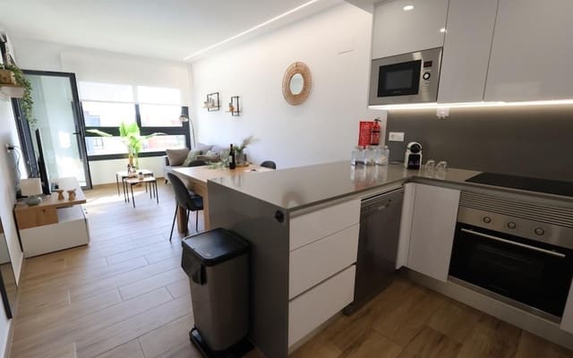 Apartamento de 2 habitaciones en Villamartin, Orihuela en venta - 270.000 € (Ref: 9331302)