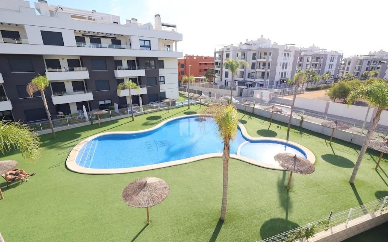 Apartamento de 2 habitaciones en Villamartin en venta - 270.000 € (Ref: 9331302)