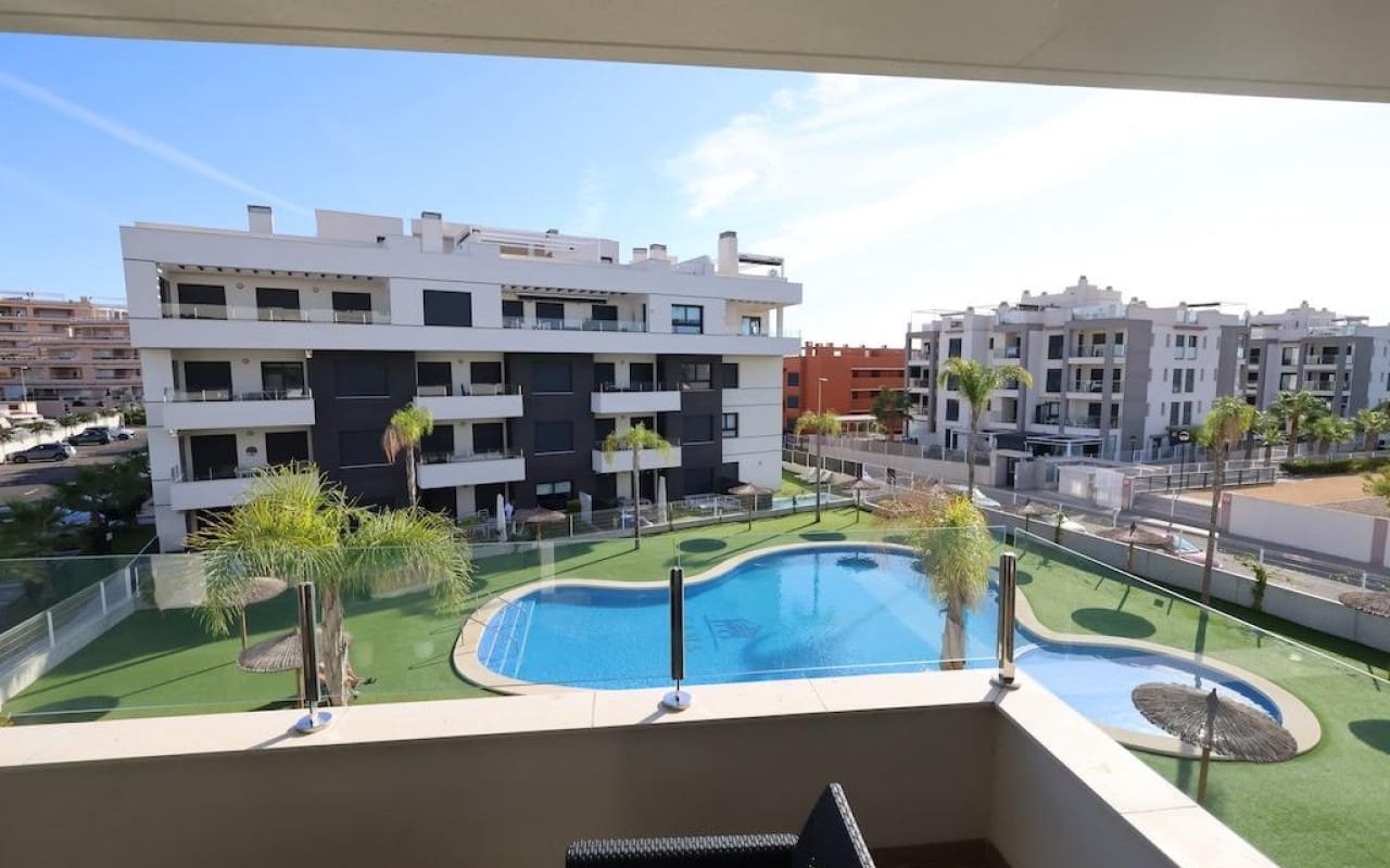 Apartamento de 2 habitaciones en Villamartin en venta - 270.000 € (Ref: 9331302)