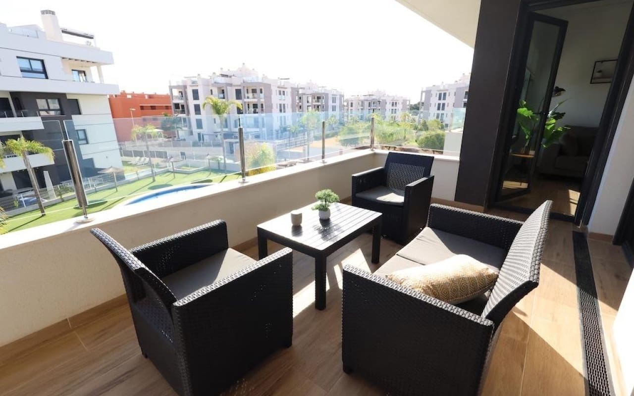 Apartamento de 2 habitaciones en Villamartin en venta - 270.000 € (Ref: 9331302)