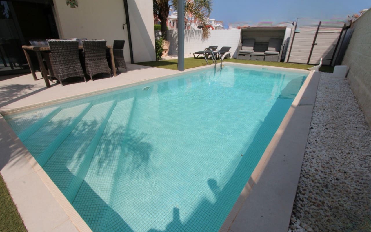 2 chambre Villa/Maison à vendre à Dona Pepa avec piscine - 315 000 € (Ref: 9357626)