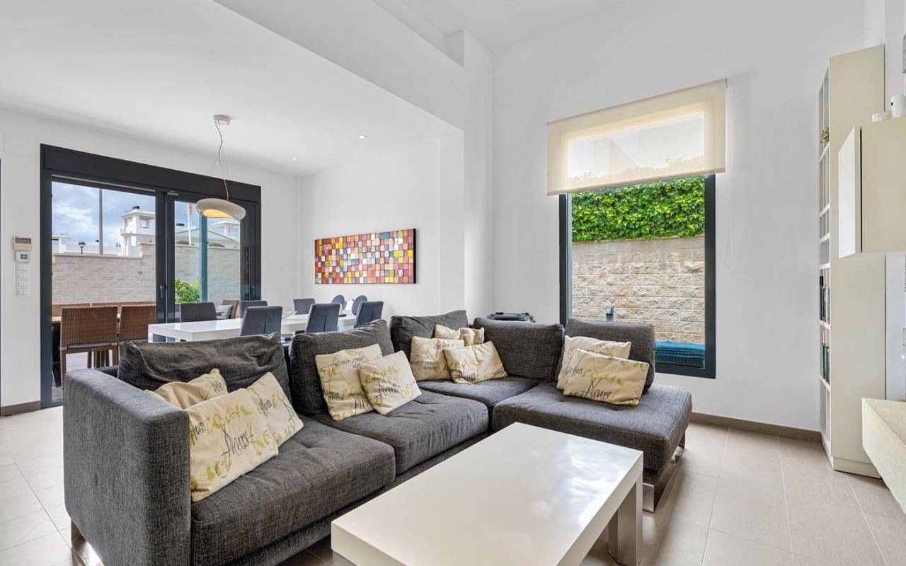 3 Zimmer Villa zu verkaufen in Ciudad Quesada mit Pool - 480.000 € (Ref: 9357628)