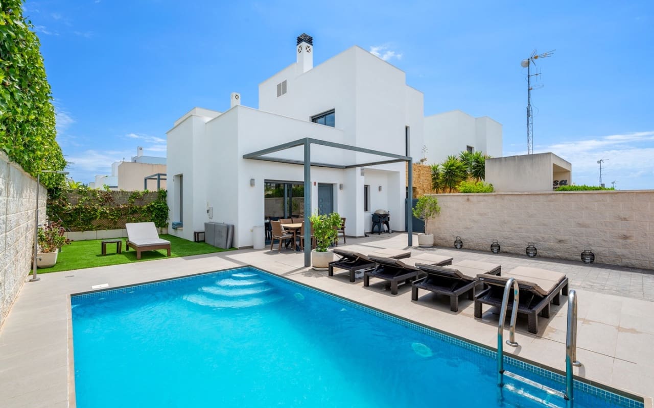 3 Zimmer Villa zu verkaufen in Ciudad Quesada mit Pool - 480.000 € (Ref: 9357628)