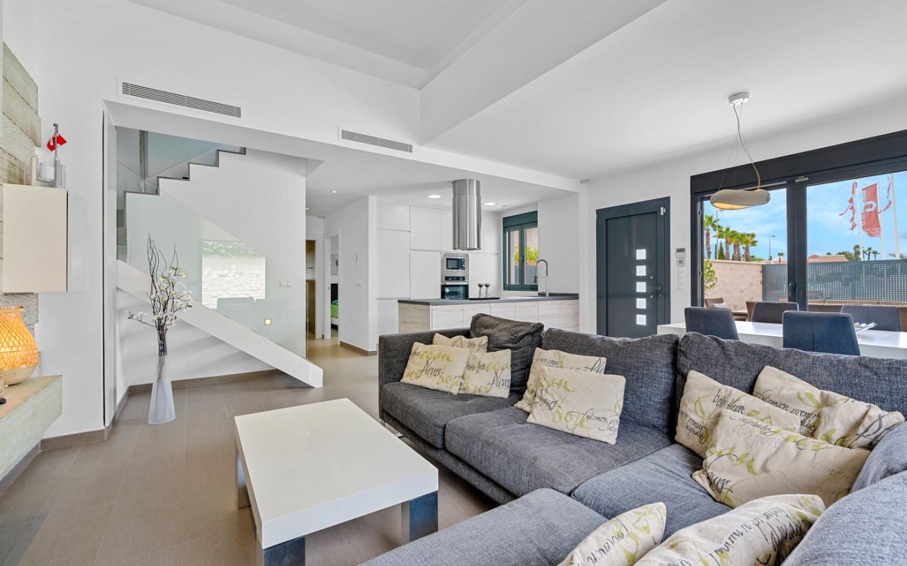 3 Zimmer Villa zu verkaufen in Ciudad Quesada mit Pool - 480.000 € (Ref: 9357628)