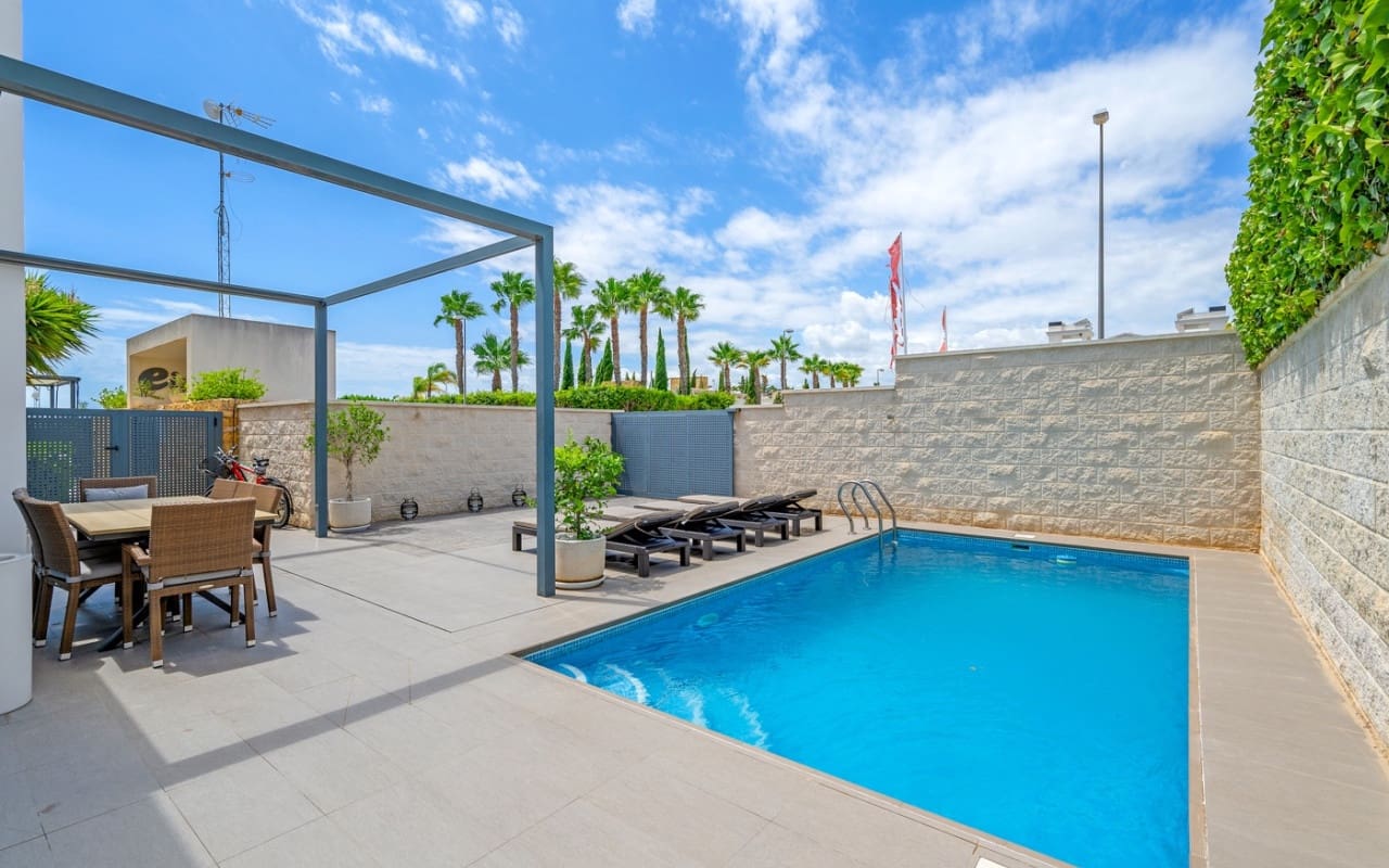 3 Zimmer Villa zu verkaufen in Ciudad Quesada mit Pool - 480.000 € (Ref: 9357628)