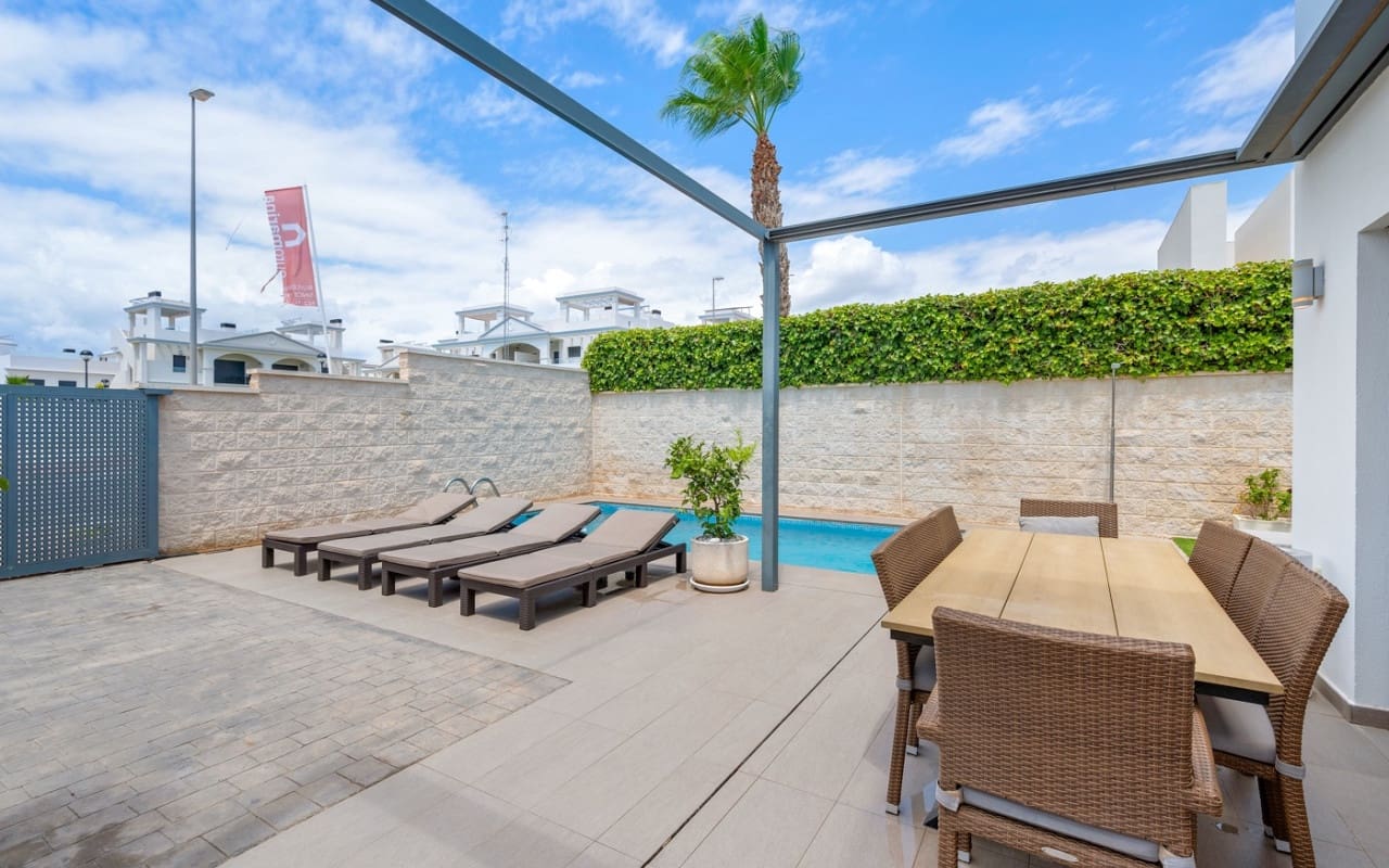 3 Zimmer Villa zu verkaufen in Ciudad Quesada mit Pool - 480.000 € (Ref: 9357628)