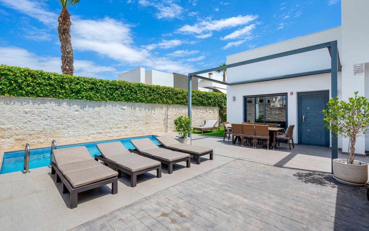 3 Zimmer Villa zu verkaufen in Ciudad Quesada mit Pool - 480.000 € (Ref: 9357628)