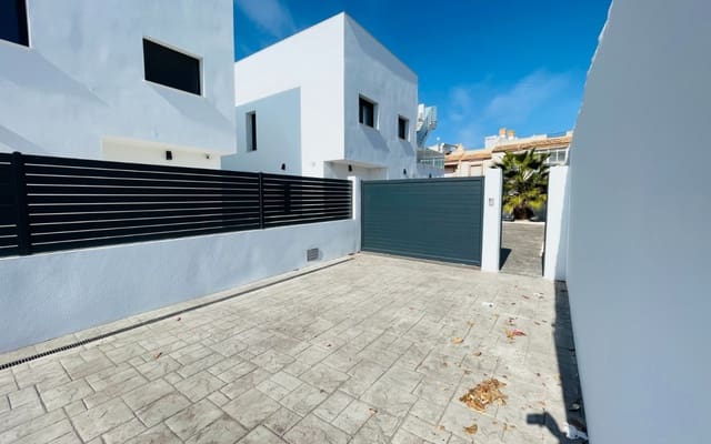 Chalet de 5 habitaciones en Aguas Nuevas, Torrevieja en venta - 980.000 € (Ref: 9357733)