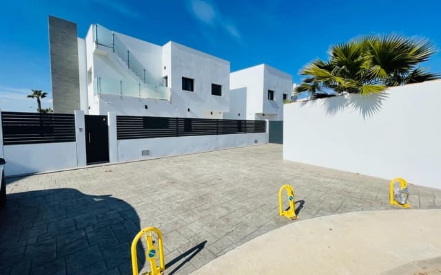 Chalet de 5 habitaciones en Aguas Nuevas, Torrevieja en venta - 980.000 € (Ref: 9357733)