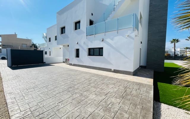 Chalet de 5 habitaciones en Aguas Nuevas, Torrevieja en venta - 980.000 € (Ref: 9357733)