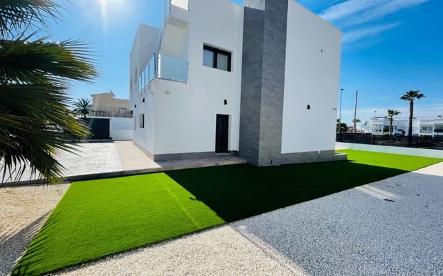 Chalet de 5 habitaciones en Aguas Nuevas, Torrevieja en venta - 980.000 € (Ref: 9357733)