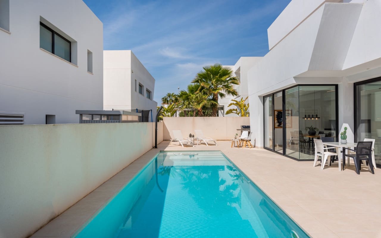 Chalet de 4 habitaciones en Ciudad Quesada en venta con piscina - 640.000 € (Ref: 9357737)