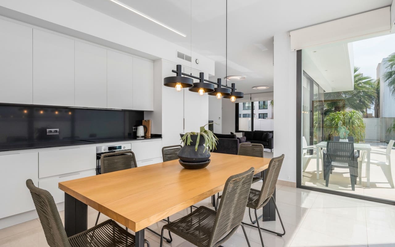 Chalet de 4 habitaciones en Ciudad Quesada en venta con piscina - 640.000 € (Ref: 9357737)