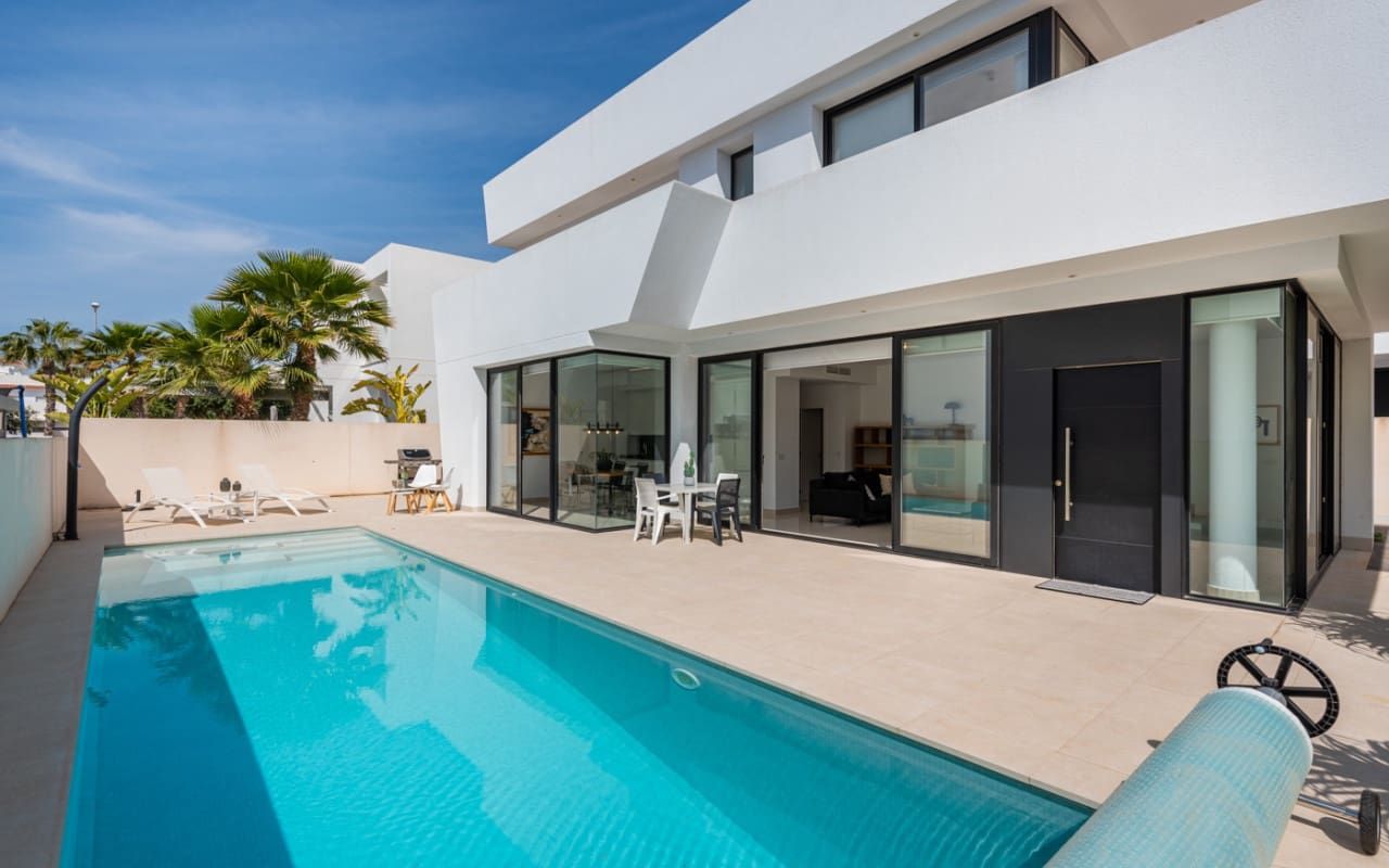 Chalet de 4 habitaciones en Ciudad Quesada en venta con piscina - 640.000 € (Ref: 9357737)