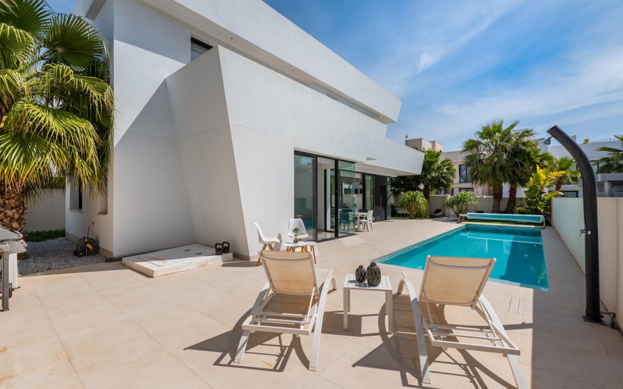 Chalet de 4 habitaciones en Ciudad Quesada en venta con piscina - 640.000 € (Ref: 9357737)