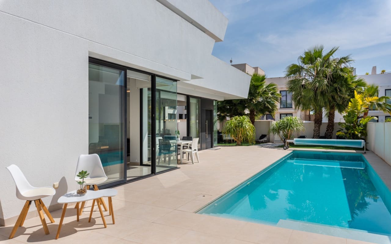 Chalet de 4 habitaciones en Ciudad Quesada en venta con piscina - 640.000 € (Ref: 9357737)