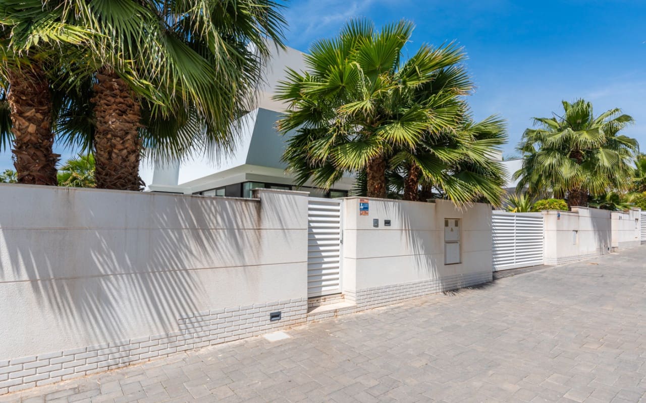 Chalet de 4 habitaciones en Ciudad Quesada en venta con piscina - 640.000 € (Ref: 9357737)